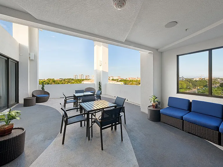 Exterior Lounge