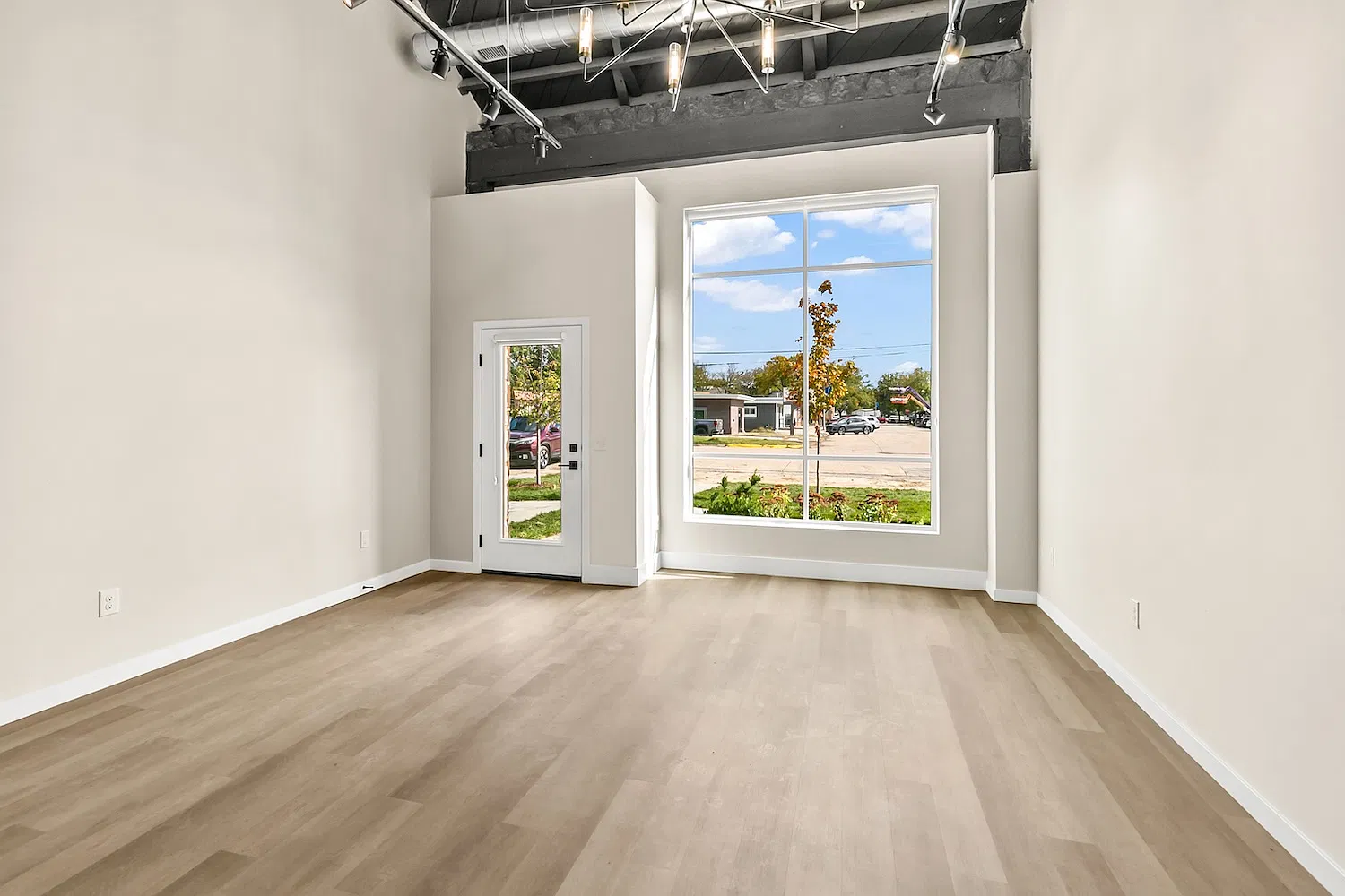 2 bed, 1007 sqft, $1,795 — Photo 3
