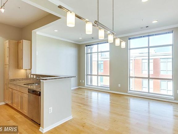 5th image of 2200 N Westmoreland St Unit 515