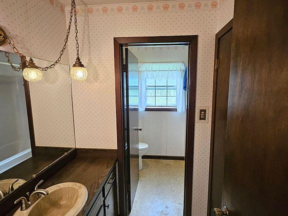 5th image of 505 Holly Grove Rd