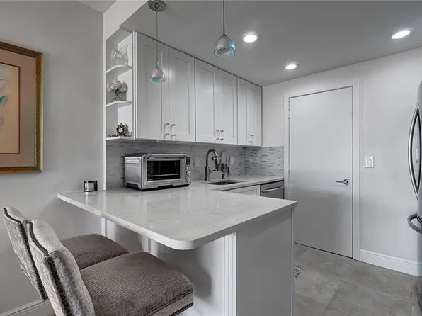 406 S Cypress Rd APT 325, Pompano Beach, FL 33060