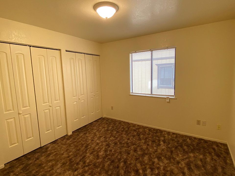 FRONT RIGHT BEDROOM. LARGE CLOSET