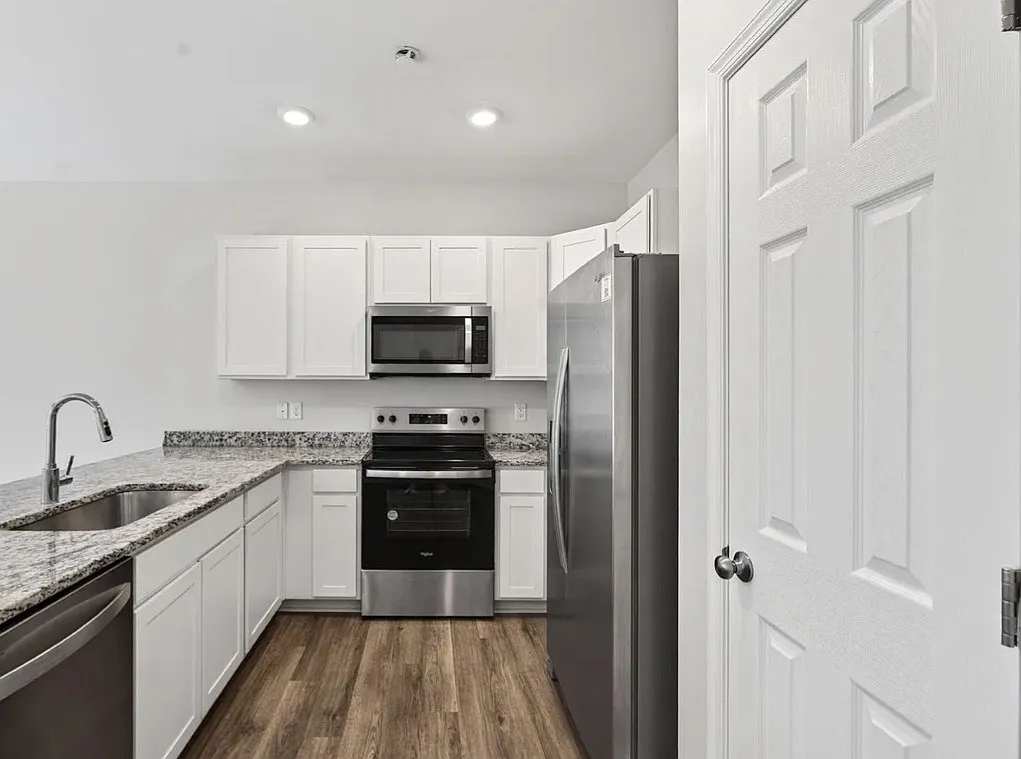 3 bed, 2.5 bath, 1500 sqft, $1,750 — Photo 3