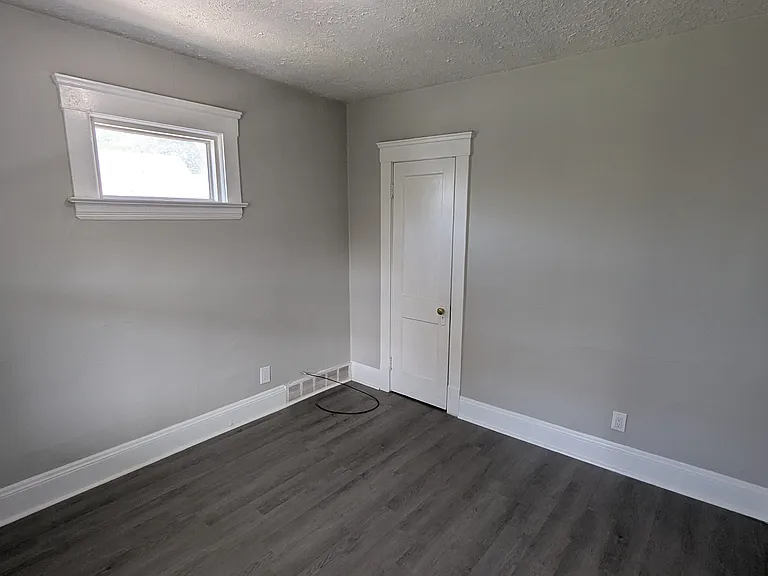 10809 Reno Ave #UP — Photo 11