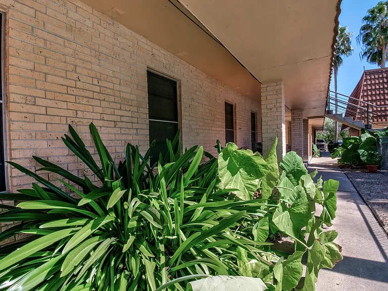 Arroyo Apartments — Photo 18