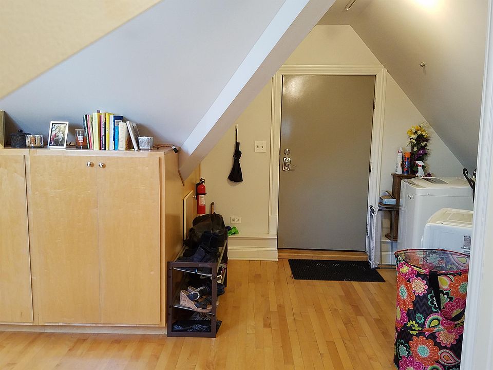 1st image of 1140 W Wrightwood Ave APT 4