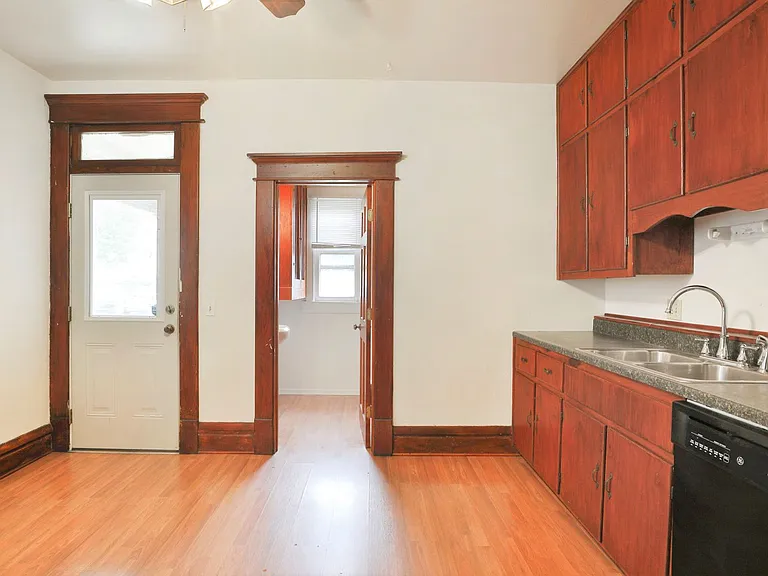 23 E Blake Ave — Photo 4