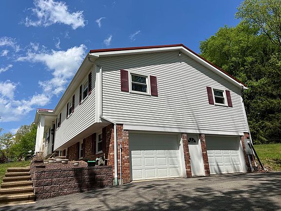 3rd image of 9 Oakwood Dr