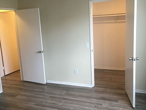 4th image of 633 Broad Ave APT 3