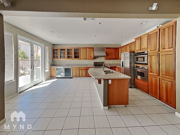 4th image of 615 Maddalena Way