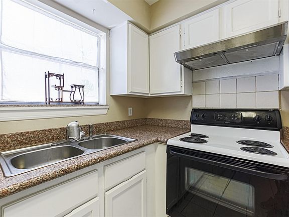 3rd image of 3100 Walnut Bend Ln #422