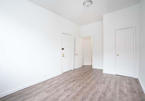 4th image of 214 E 111th St #2E