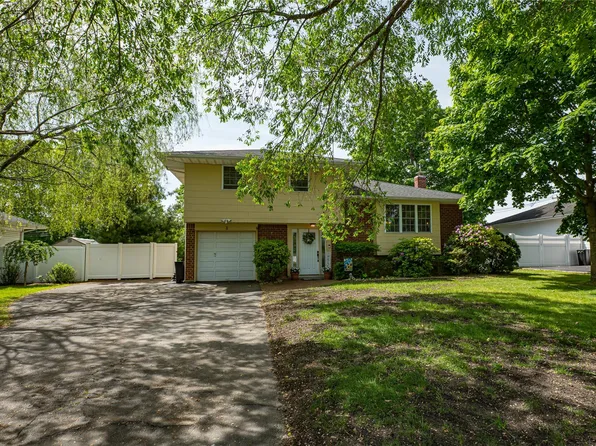 8 Baylor Drive, Smithtown, NY 11787