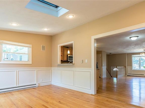 4th image of 12 Warren Ave