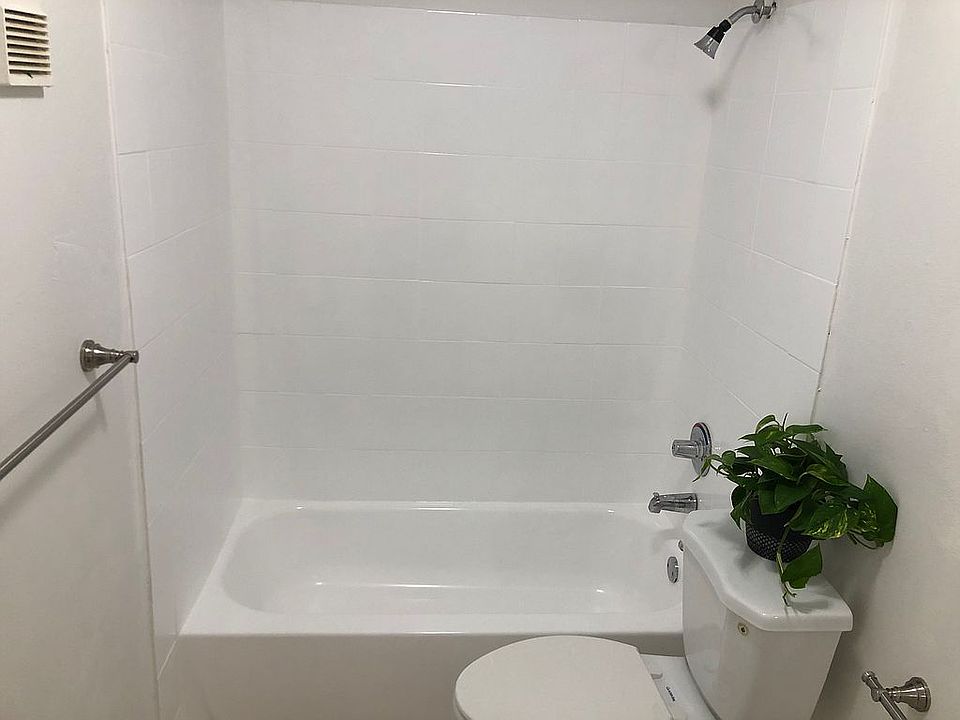 1st image of 915 NE 199th St APT 105-15