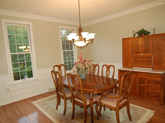 3rd image of 321 Steeplechase Dr