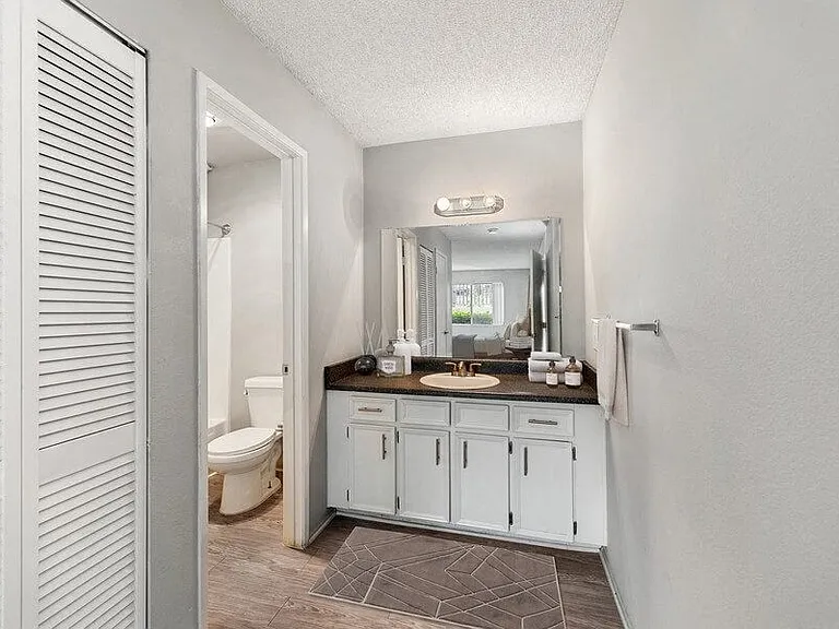 Cove La Mesa — Photo 30