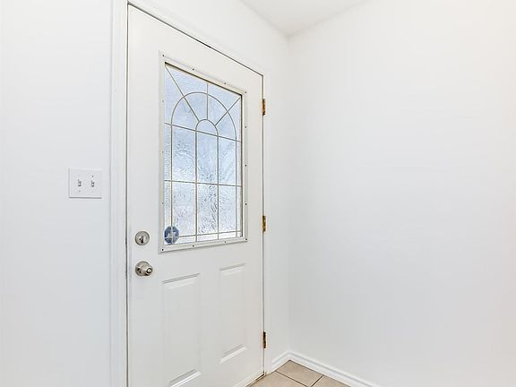 4th image of 11727 83rd St NW