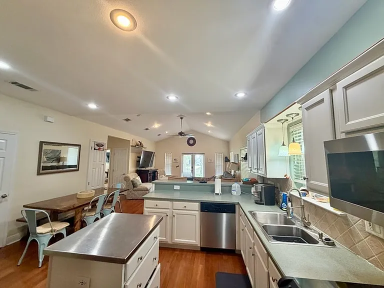 53 Maple St — Photo 5
