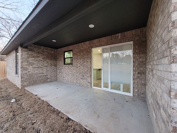 5th image of 235 Northside Ct
