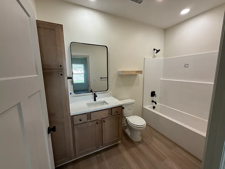 405 W Allison St — Photo 9