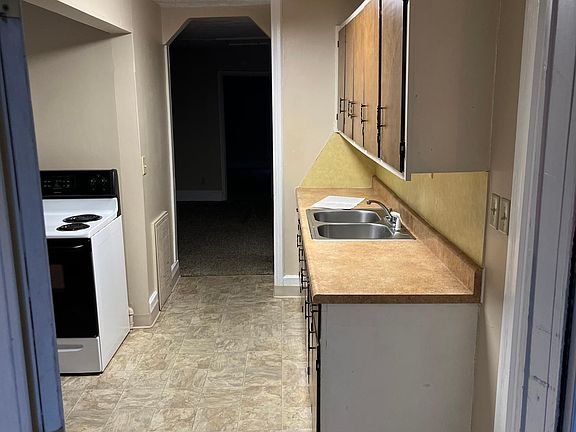 3rd image of 805 Hayes Ave #1/2
