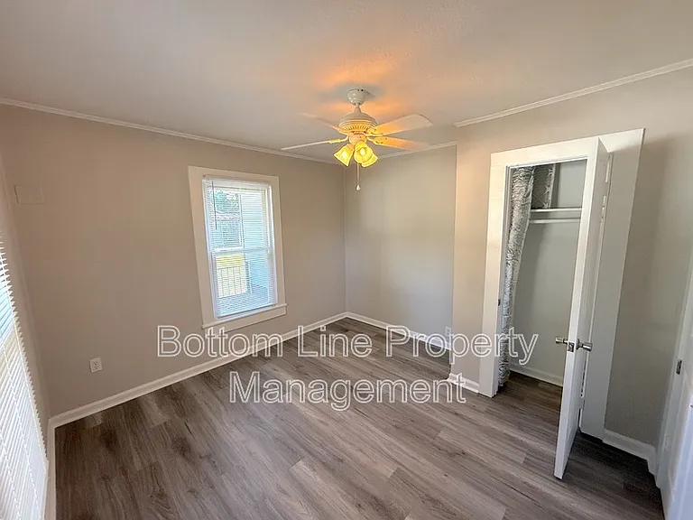 1024 E 10th St — Photo 10