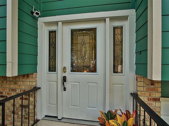 Elegant front door access, lets go inside.