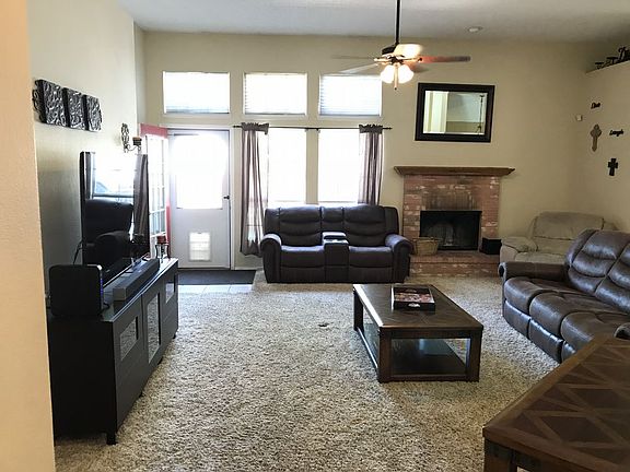 4th image of 1002 Meadow Park Dr