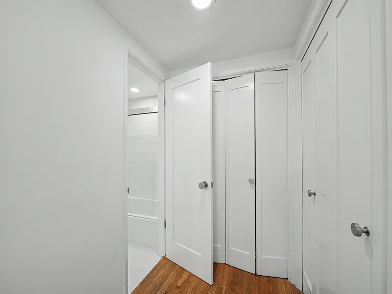 10424 Oletha Ln — Photo 35