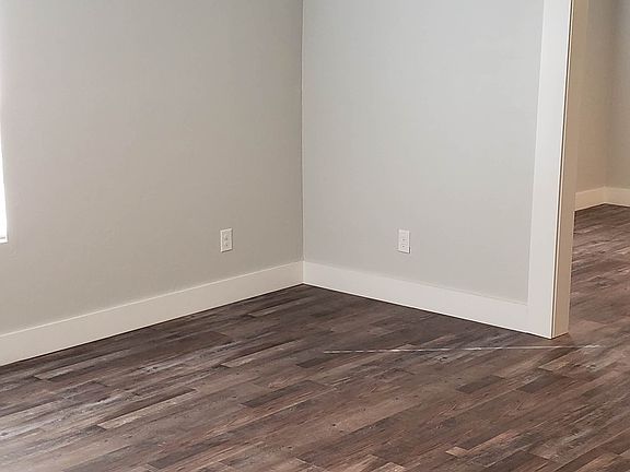 4th image of 633 SW 25th St