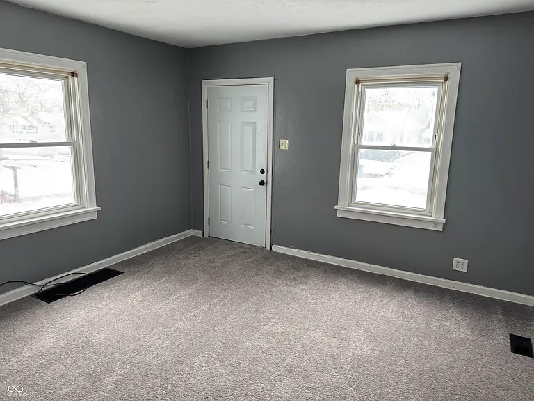 1719 Johnson Ave — Photo 3