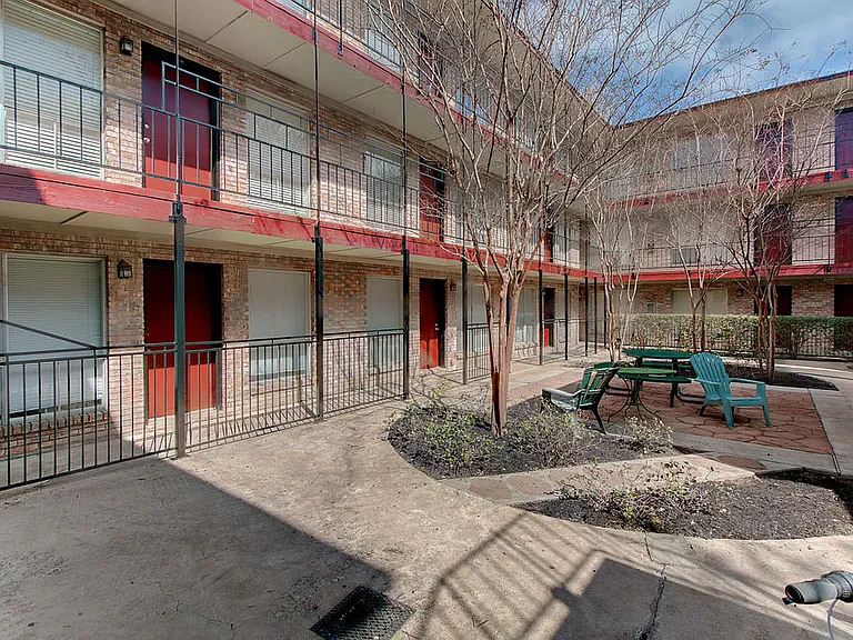 2207 Leon St #103 — Photo 2