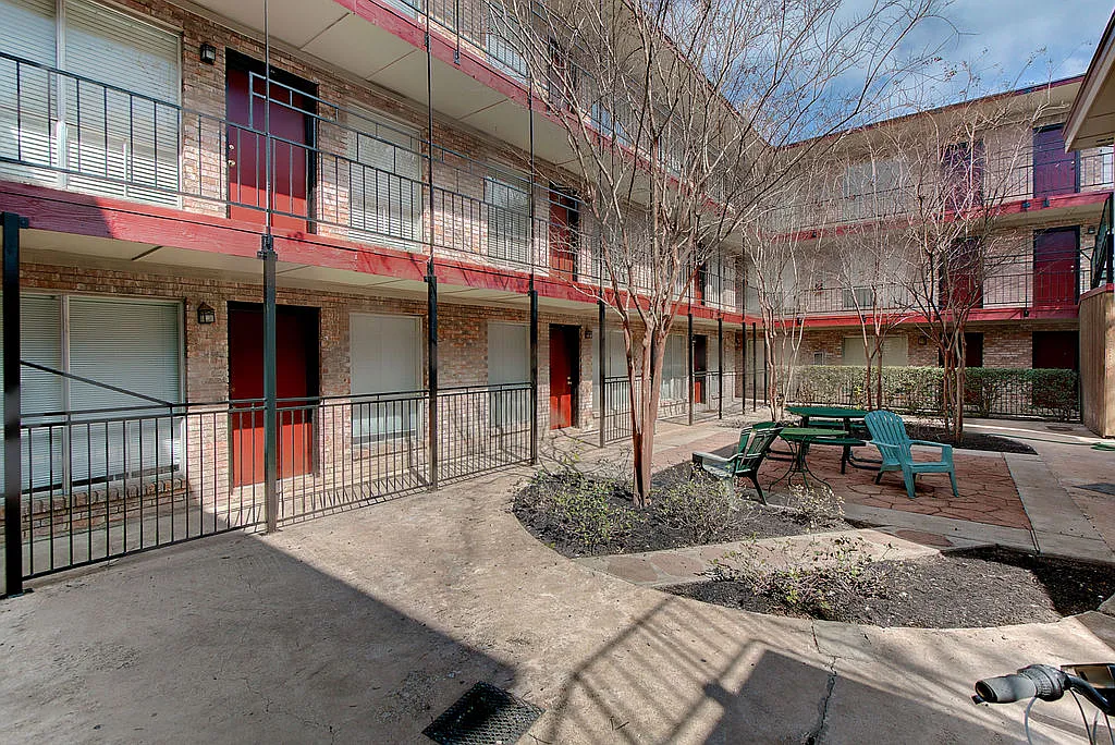 Building Photo - 2207 Leon St #102