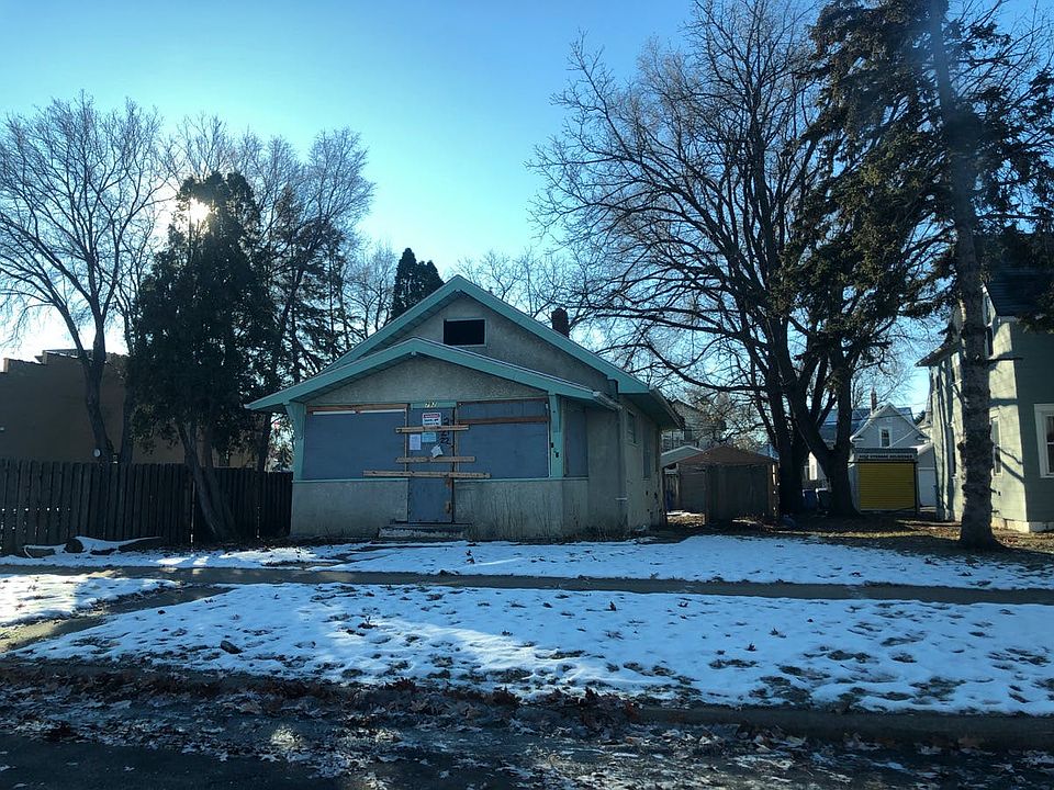 2nd image of 792 Rose Ave E