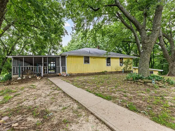 3252 SW Warnicks Rd, Saint Joseph, MO 64504