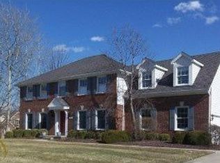 1816 Apple Ridge Ct, Rochester Hills, MI 48306