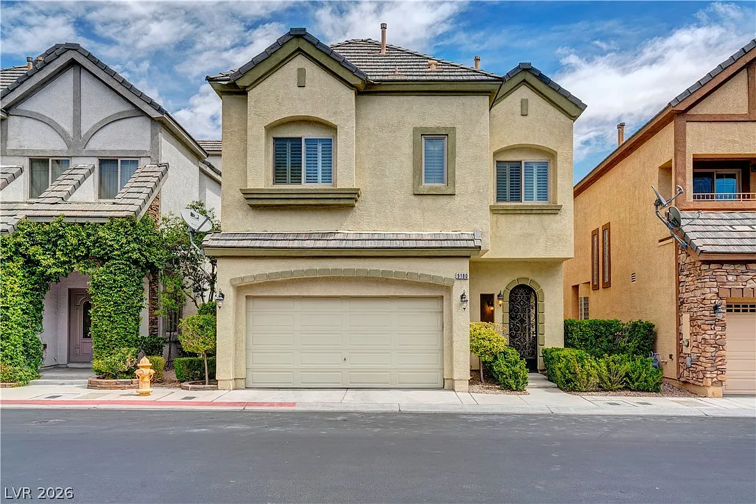 3 bed, 2.5 bath, 2817 sqft, $2,800 — Photo 1