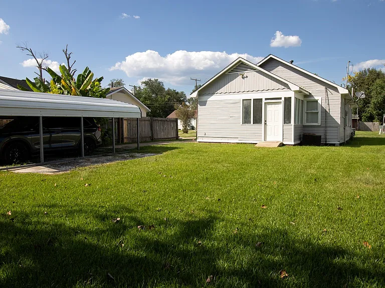 910 Falls St — Photo 15