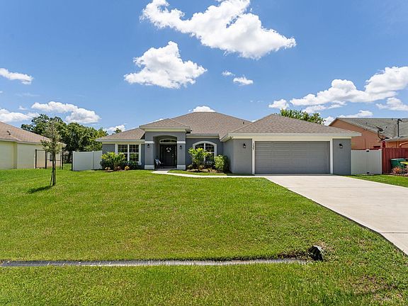 2nd image of 137 NW Hibiscus Street