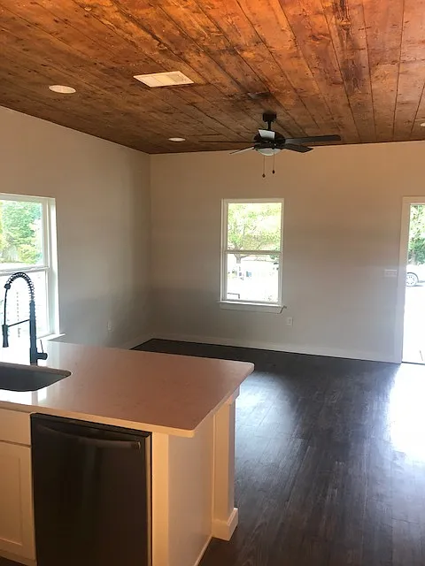 2 bed, 1.0 bath, 900 sqft, $1,745 — Photo 3