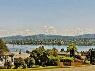 7925 S Lakeridge Dr, Seattle, WA 98178