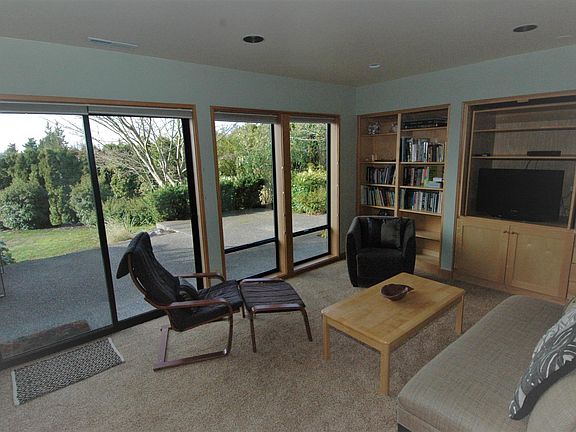 2nd image of 10507 NE 48th Pl