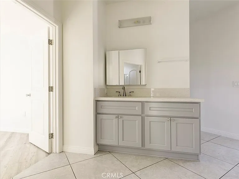 14328 Gilmore St #5 — Photo 15