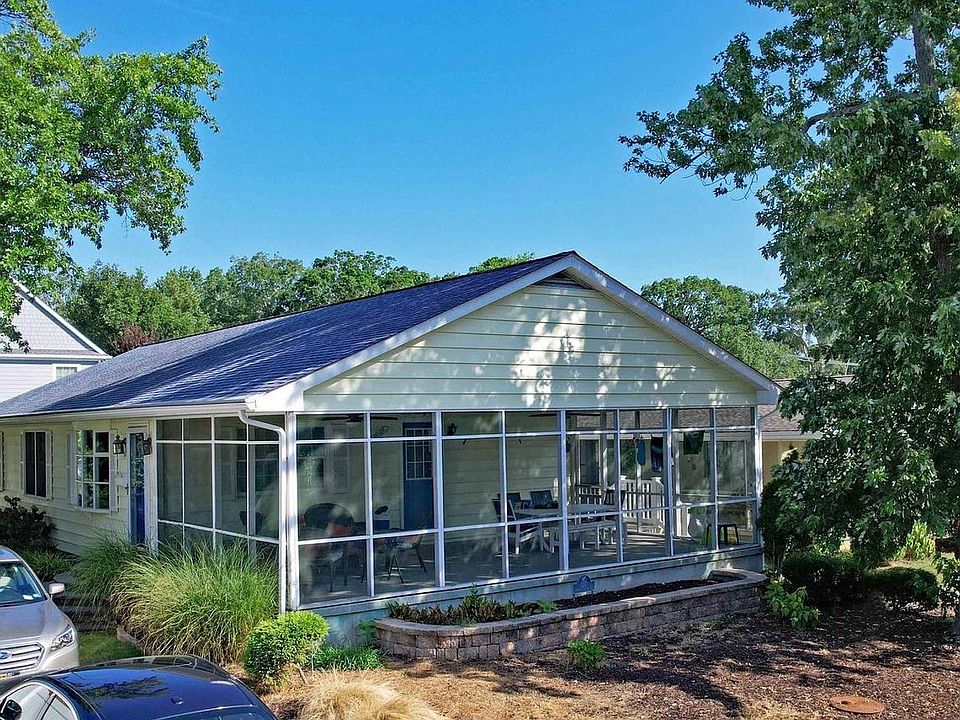 1st image of 327 Country Club Dr