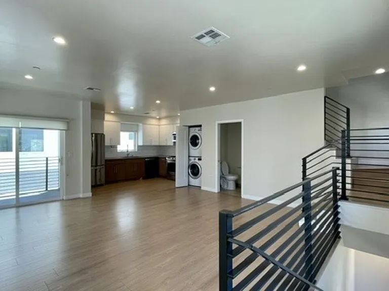 5230 1/2 Satsuma Ave — Photo 6
