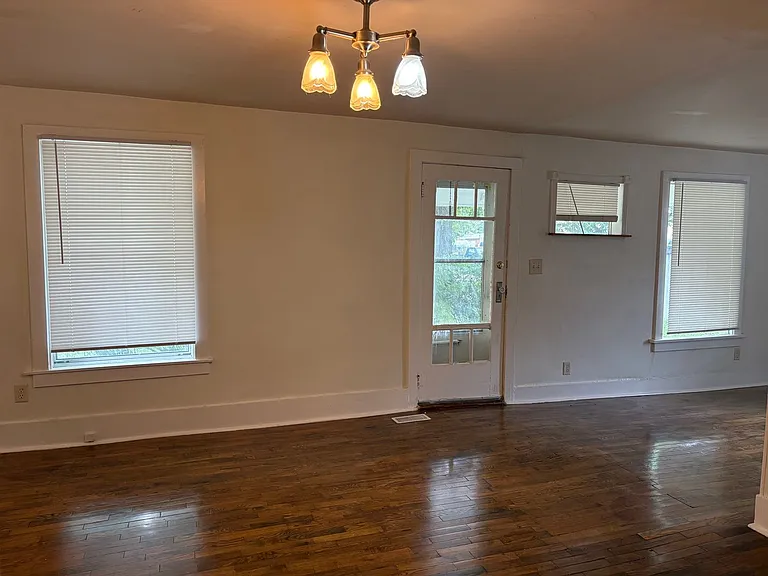 516 Navarre St — Photo 4