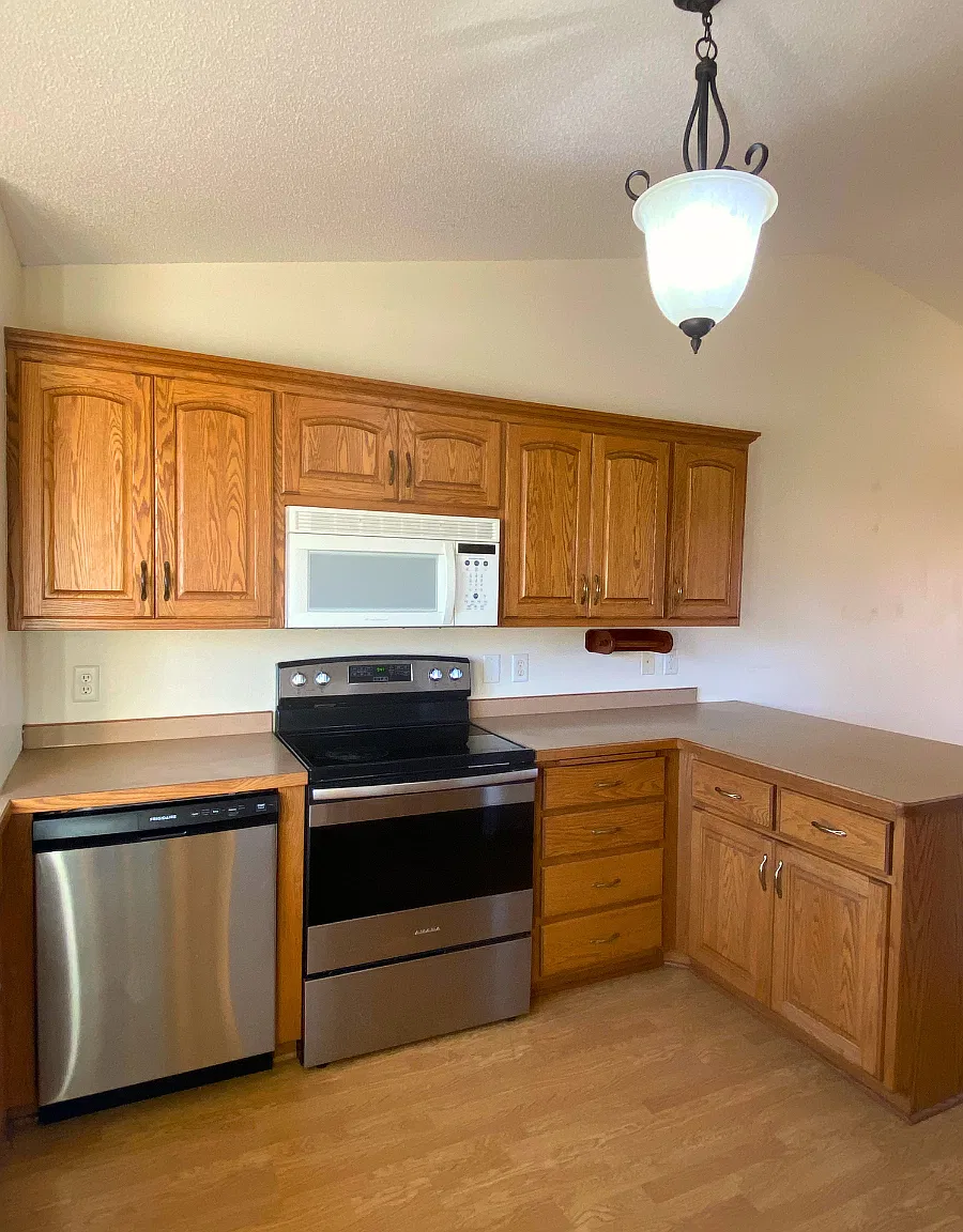 4 bed, 1896 sqft, $2,400 — Photo 4