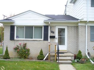 163 Parnacott Dr, Mount Clemens, MI 48043