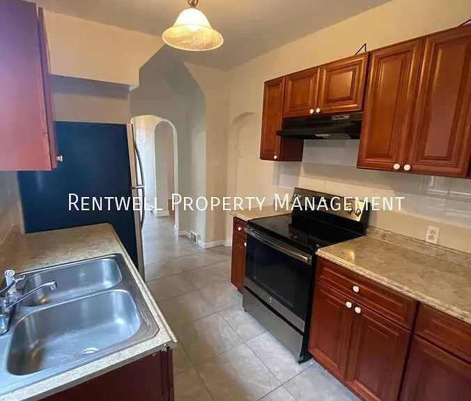 2083 Plainview Ave — Photo 5